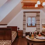 Gasthuis Koroska Hisa Pri Lipi, Boutique
