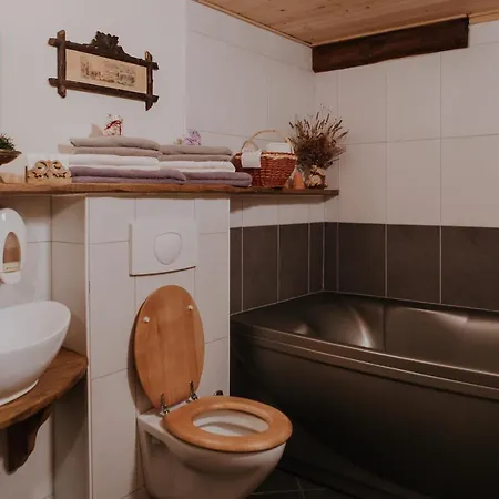 Koroska Hisa Pri Lipi, Boutique 3*